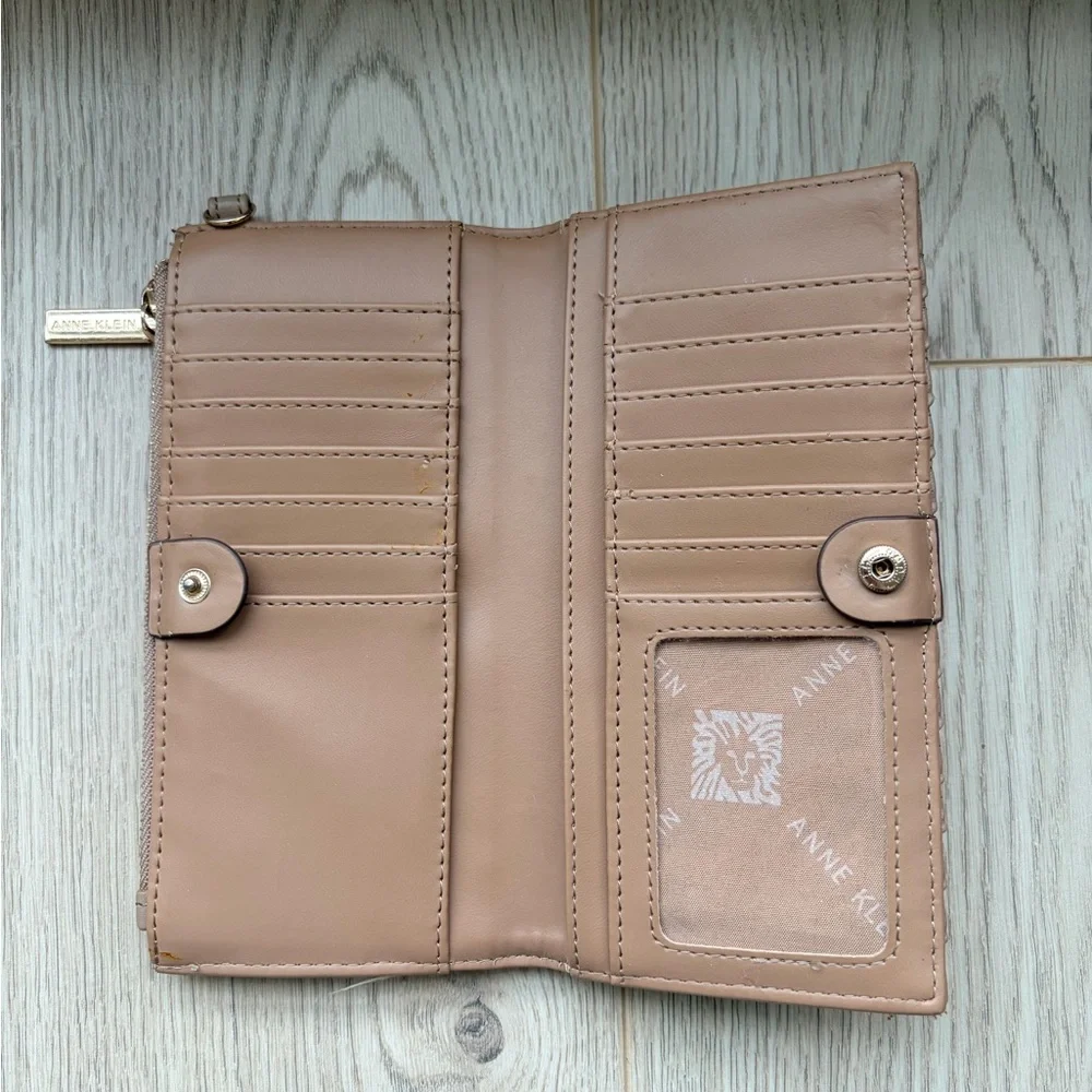 Anne Klein Quilted Bi Fold Wristlet Wallet - Picture 2 of 10